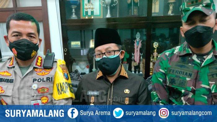 Wali kota Malang Sutiaji (tengah) bersama dengan Kapolresta Malang Kota Kombes Pol leonardus Simarmata dan Dandim 0833 Kota Malang. Kota Malang akan mulai memberlakukan jam malam per 29 Desember 2020