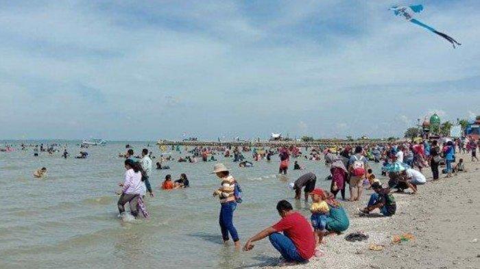 Pantai Dalegan di Gresik.