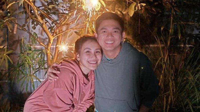 Ayu Ting Ting dengan Adit Jayusman