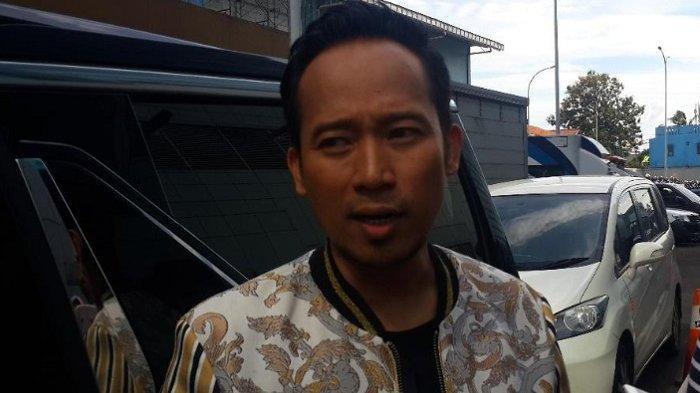 Denny Cagur Dapatkan Kejutan Ulang Tahun, Makan Romantis Bersama Keluarga