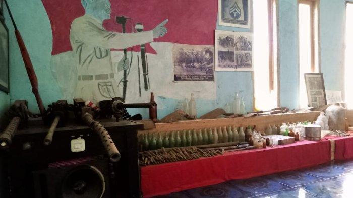 Peninggalan PD II yang di kumpulkan oleh Muhlis Eso terpajang rapih di Meseumnya, di Desa Joubela, Kecamatan Morotai Selatan, Kabupaten Pulau Morotai, Maluku Utara.
Foto: TribunTernate.com/ Fizri Nurdin