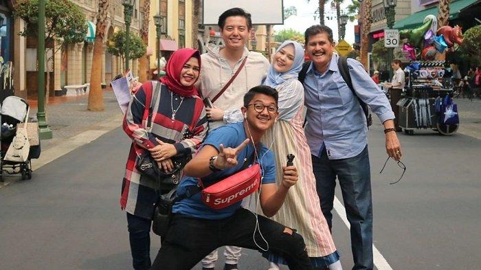 Roger Danuarta dan keluarga Cut Meyriska