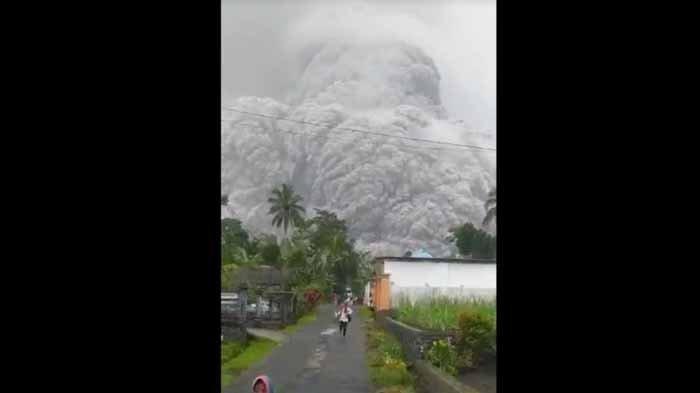 Gunung Semeru meletus lagi pada Sabtu (4/12/2021).