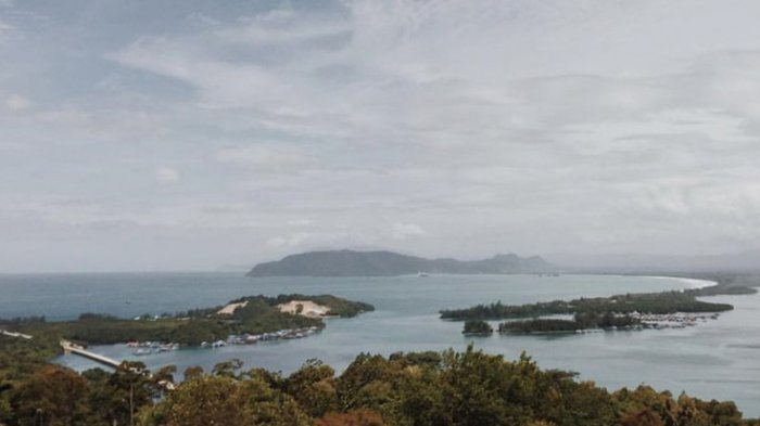 Pemandangan Teluk Youtefa di ambil dari bukit Jokowi, Jayapura, Papua.