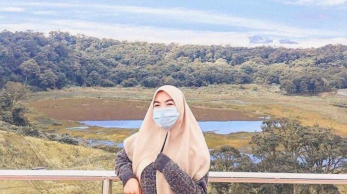 Pemandangan Danau Lut Atas yang memesona.