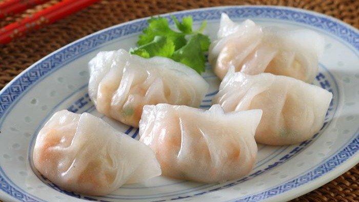 Hakau, dimsum isi udang untuk sajian Imlek.