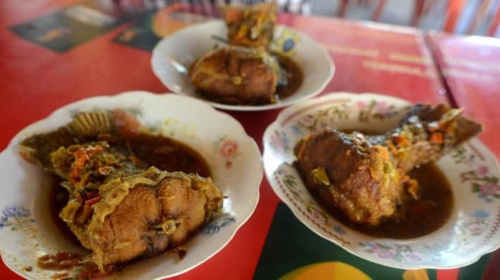 Hidangan ikan beong di rumah makan Sehati, Kecamatan Borobudur, Kabupaten Magelang, Jawa Tengah, Kamis (23/6/2016).