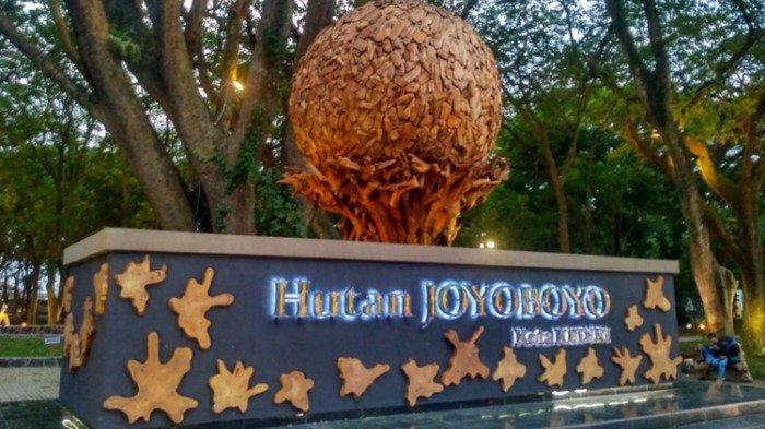 Hutan Joyoboyo yang ada di Kota Kediri, Jawa Timur. Rekomendasi hotel murah di Kediri untuk liburan hemat, lokasinya strategis dekat tempat makan dan tempat sewa motor.