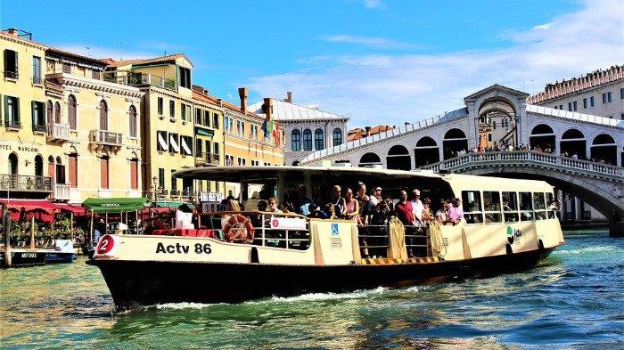 Ilustrasi kapal vaperetto atau bus air di Venesia, Italia, Sabtu (29/8/2020).