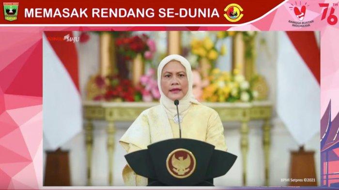 Iriana Jokowi dalam pembukaan acara memasak Rendang Sedunia, Sabtu (21/8/2021).