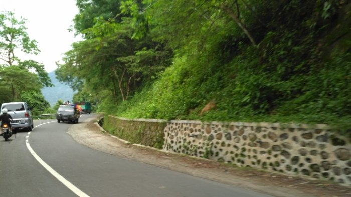 Jalan menuju Gili Trawangan via Gunung Pusuk, Lombok, NTB.