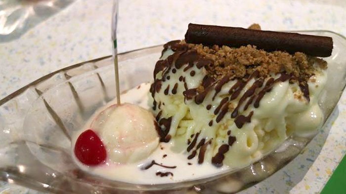 Noodle Ice Cream, satu hidangan favorit dan legendaris di Kedai Zangrandi, Surabaya.