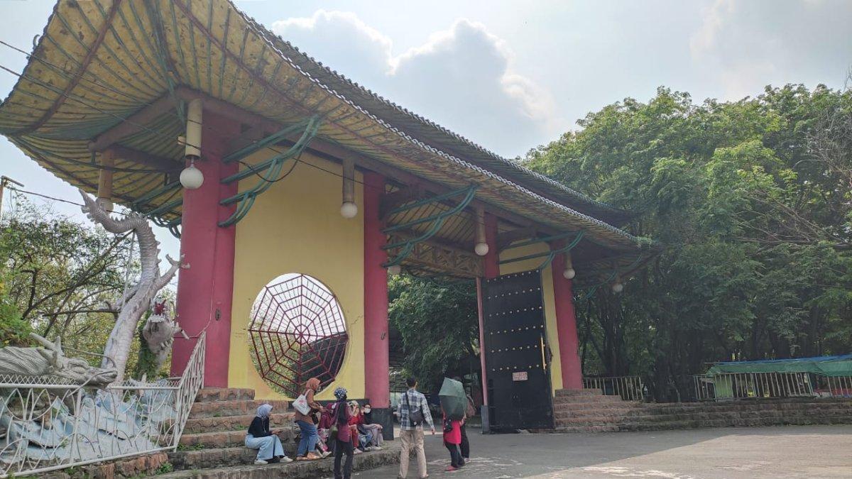 Kenjeran Park, tempat wisata di Surabaya untuk walking tour yang dekat dengan hotel dan tempat sewa motor.