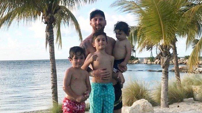 Potret akrab Lionel Messi dan keluarga saat liburan ke pantai.