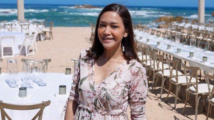 Penampilan anggun Maia Estianty saat liburan di sebuah resor mewah yang ada di Meksiko.