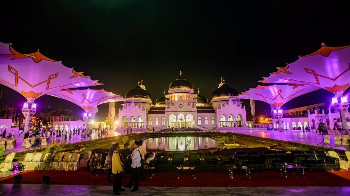 Masjid Raya Baiturrahman, salah satu tempat yang jadi saksi bisu bencana tsunami Aceh pada 2004.