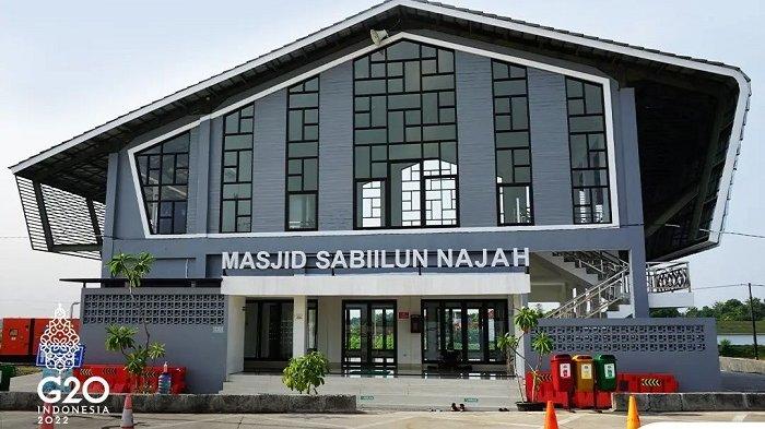 Masjid Sabiilun Najah yang berada di Rest Area KM 391 A Jalan Tol Batang-Semarang.
