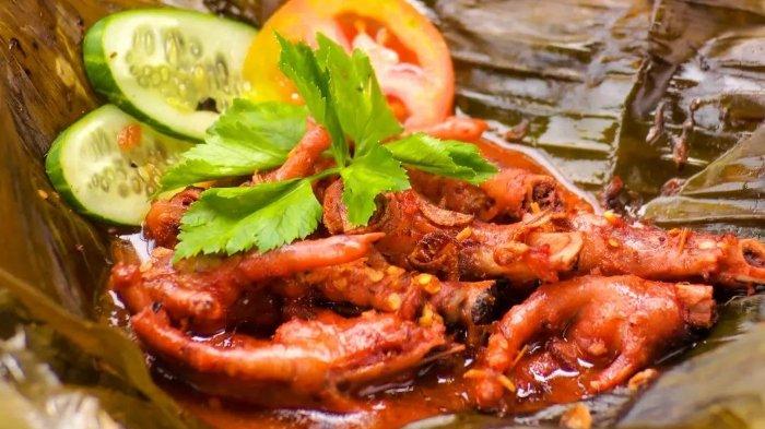 Menu ceker garangan di warung Cekerdazz Solo, tempat kuliner pedas yang lokasinya dekat dari UNS yaitu di Kecamatan Jebres, Solo, Jawa Tengah.