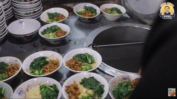 Proses pembuatan Mie Ayam Pak Teguh