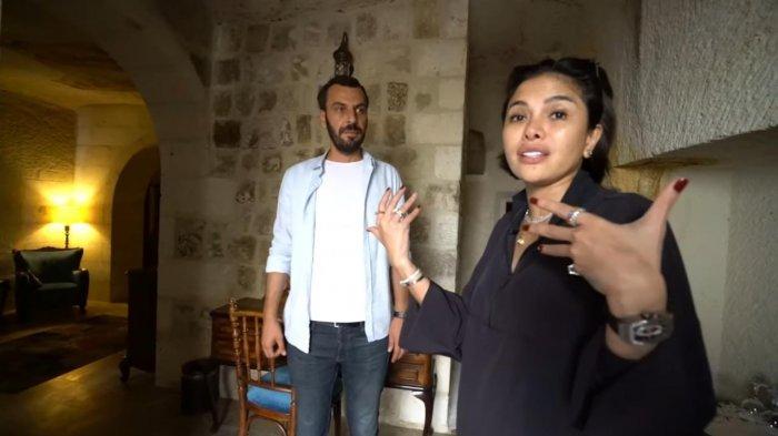 Potret Nikita Mirzani saat plesiran ke Turki.