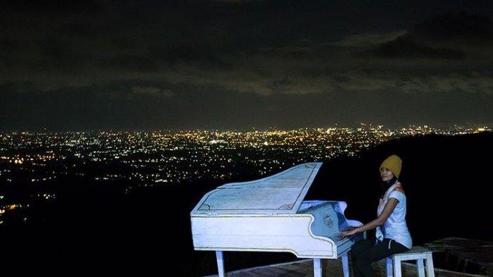 Spot foto piano langit di Obyek Wisata Pintu Langit Dahromo.