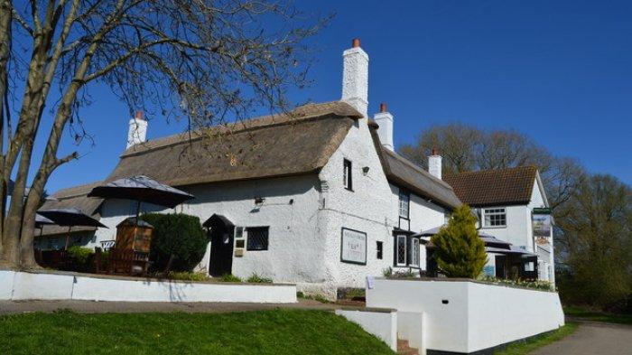 Potret Old Ferry Boat Inn di St Ives, Cambridgeshire, Inggris