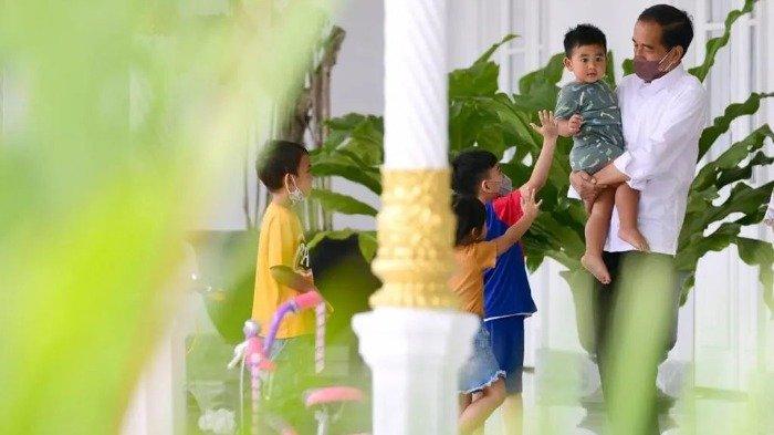 Presiden Jokowi liburan akhir pekan bersama cucu-cucunya