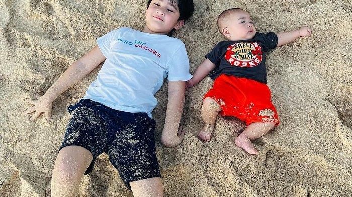 Rafathar dan Rayyanza, putra Raffi Ahmad dan Nagita Slavina.
