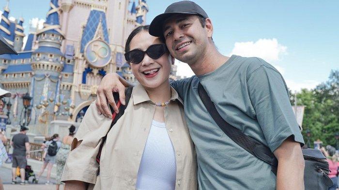 Raffi Ahmad dan Nagita Slavina mengajak kedua anaknya liburan ke Walt Disney World di Orlando, Amerika Serikat