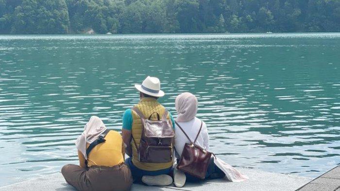 Ridwan Kamil dan keluarga di tepian Sungai Aare, Bern, Swiss