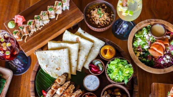 Sajian kuliner di Finns Beach Club