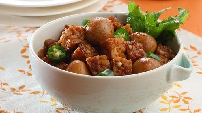Sajian orek tempe telur puyuh untuk makan siang enak