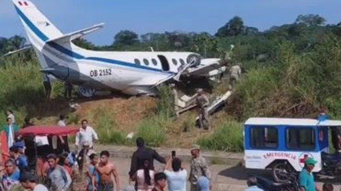 Sebuah penerbangan British Aerospace Jetstream mengalami kecelakaan di ujung landasan dan sempat roda pesawatnya berasap, Selasa (20/9/2022).