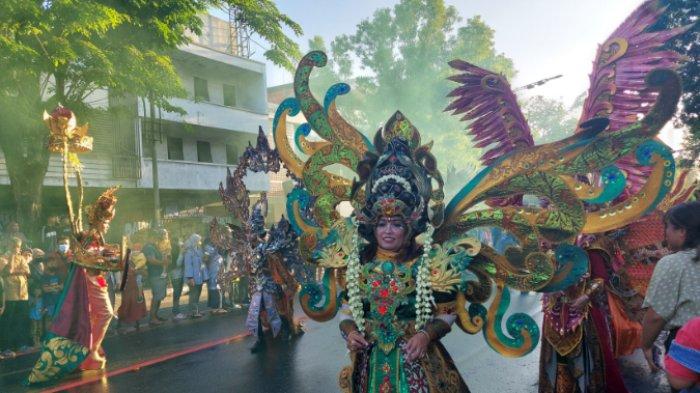 Suasana Kirab Solo Batik Carnival yang digelar pada Kamis, (07/07/2022) di Solo, Jawa Tengah. Berikut manajemen dan rekayasa lalu lintas pada saat Parade Berkebaya Bersama Ibu Negara yang digelar pada hari ini, Minggu (2/10/2022).