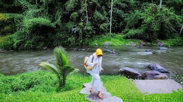 Syahrini liburan di hotel mewah Bali