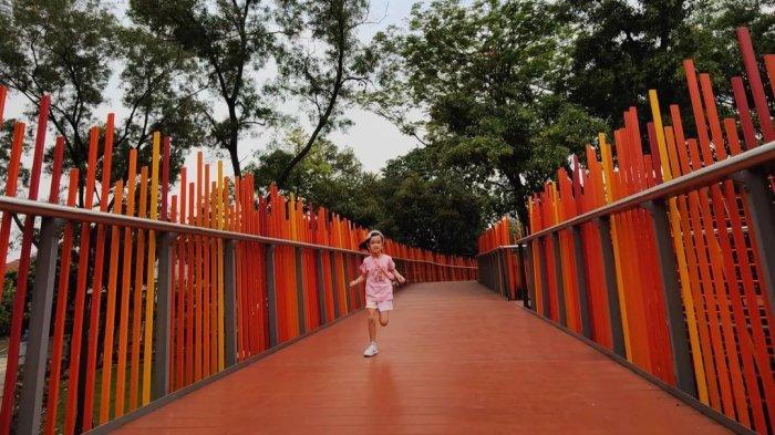 Potret putri Rio Dewanto saat bermain di Tebet Eco Park.