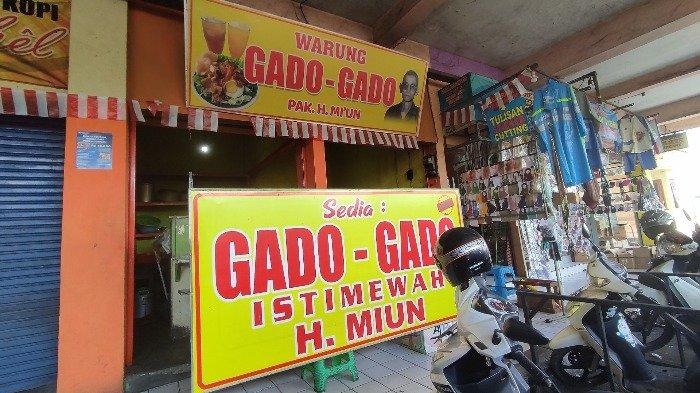 Warung Gado-gado H Mi'un Lamongan yang legendaris sejak 1963.