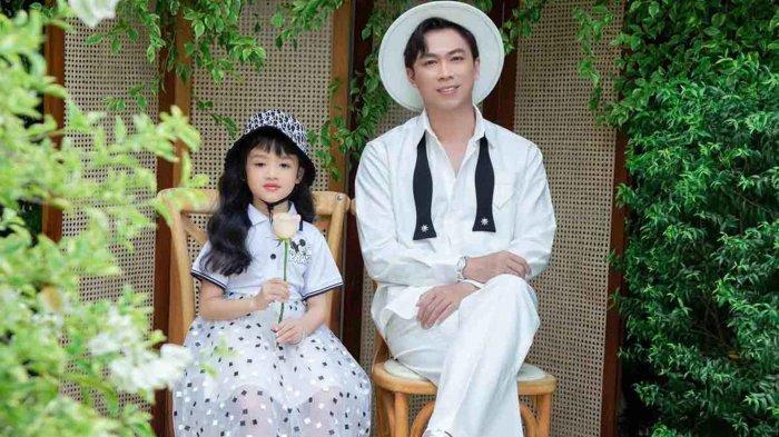 Ho Viet Trung dan putrinya