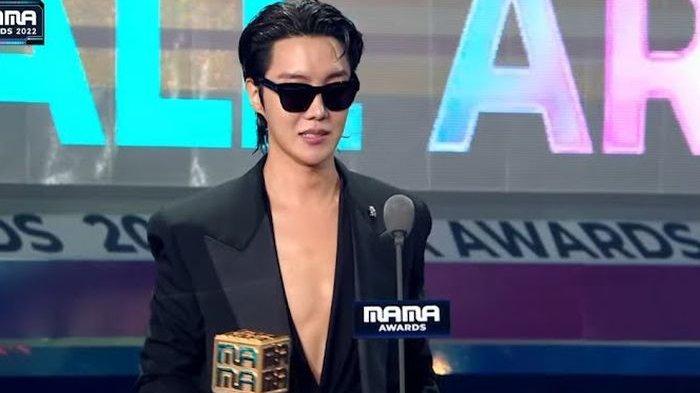 J-Hope BTS di acara MAMA 2022