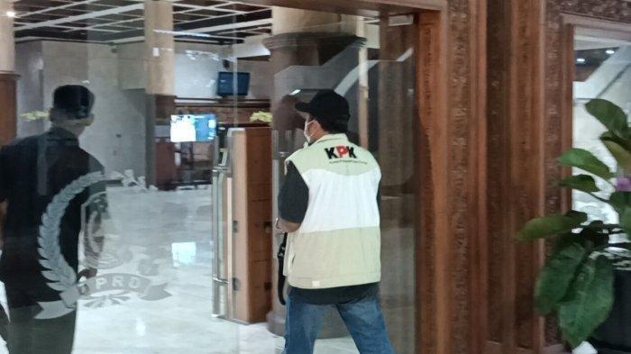 KPK geledah kantor Gubernur Jatim Khofifah dan Wagub Emil Dardak