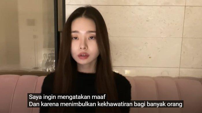 Song Ji A mengunggah video permintaan maaf publik atas kontroversi pemakaian merek mewah palsu.