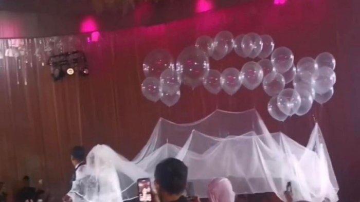 Viral artis ini pakai gaun pengantin 'mengambang'