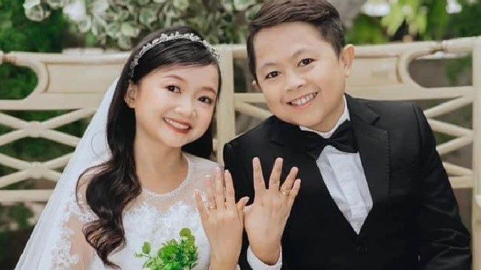 Viral pernikahan pasangan mungil