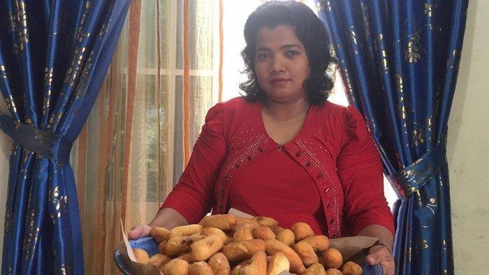 Pengusaha Roti Goreng alias Luti Gendang Khas Tarempa, Alinda Wati telah merintis usaha 14 Tahun lebih, kini usaha Roti Gorengnya sudah terkenal di Malaysia dan Singapore