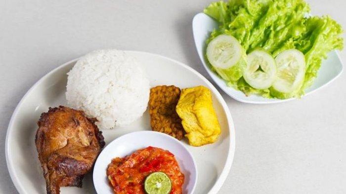 Menu ayam kalasan di Ayam Kalasan 727 X Kopi dari Rumah di Jalan Buahbatu 234 Bandung