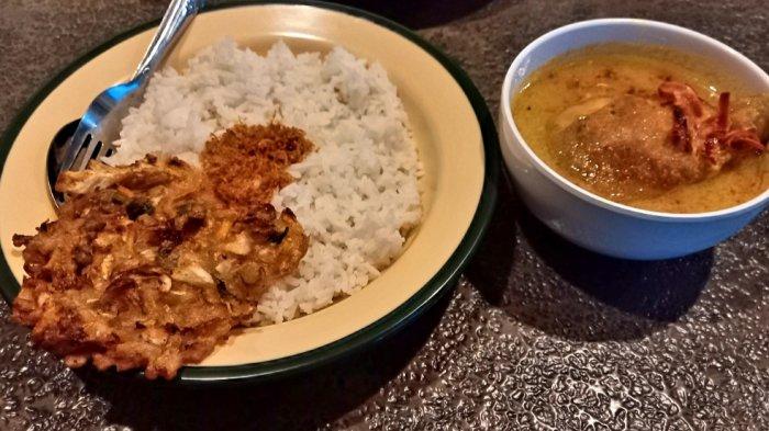 Opor ayam honje di Ruang Santap, Jalan Cijerokaso, Cluster Green Resindence Unit F, Sarijadi, Kota Bandung