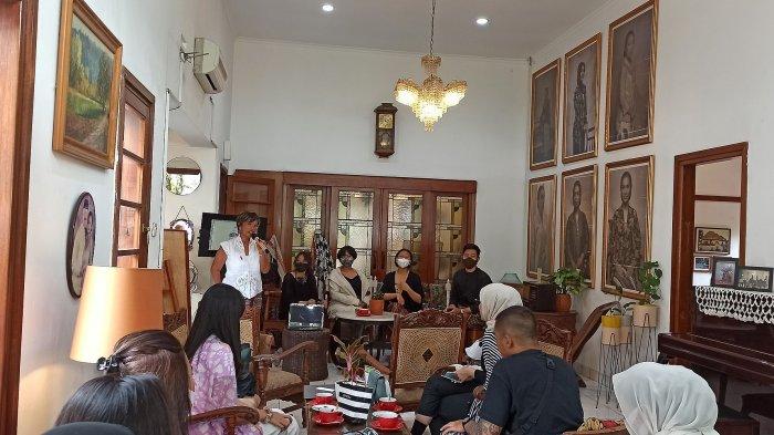 Bincang Nusantara bersama Remaja Berkain di Herbal House, Jalan Sumur Bandung, Bandung
