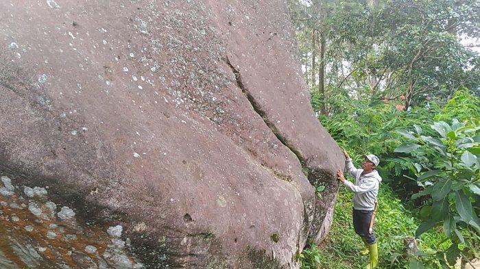 Bukit Batu Belang, Desa Cikidang, Kecamatan Lembang, Kabbupaten Bandung Barat