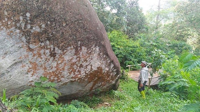 Bukit Batu Belang di Desa Cikidang, Kecamatan Lembang, Kabupaten Bandung Barat