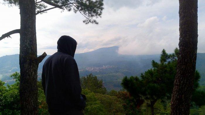 Bukit Batu Belang di Desa Cikidang, Kecamatan Lembang, Kabupaten Bandung Barat (KBB)